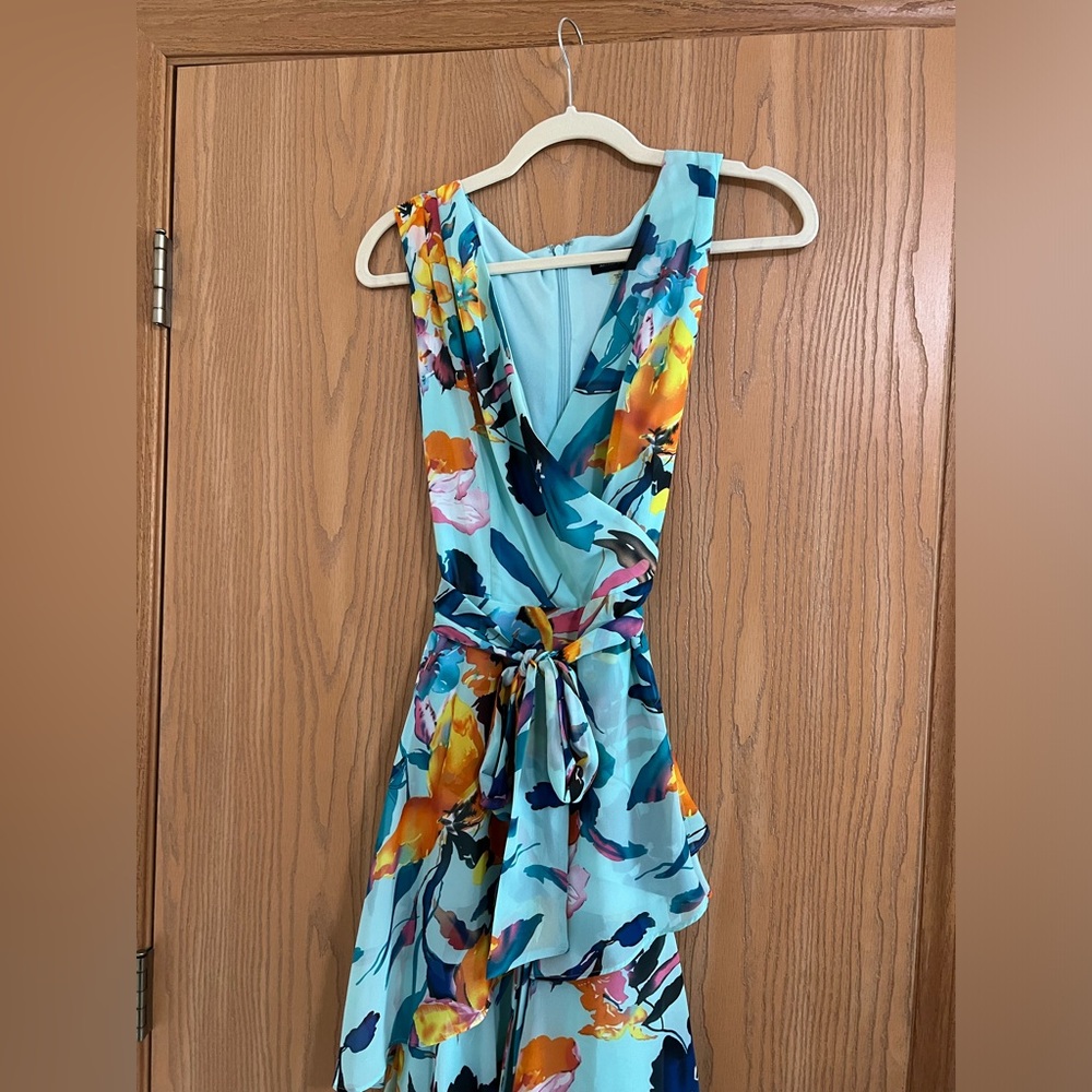 Tahari sleeveless wrap dress size 8. Worn one time.